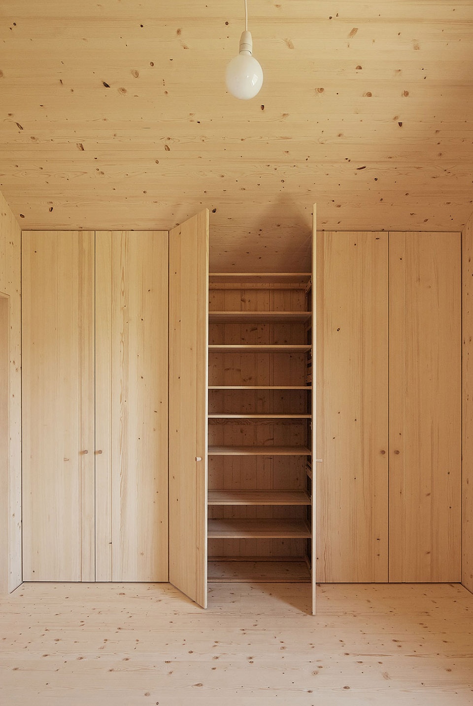 HOLZHAUS by Studio Noun