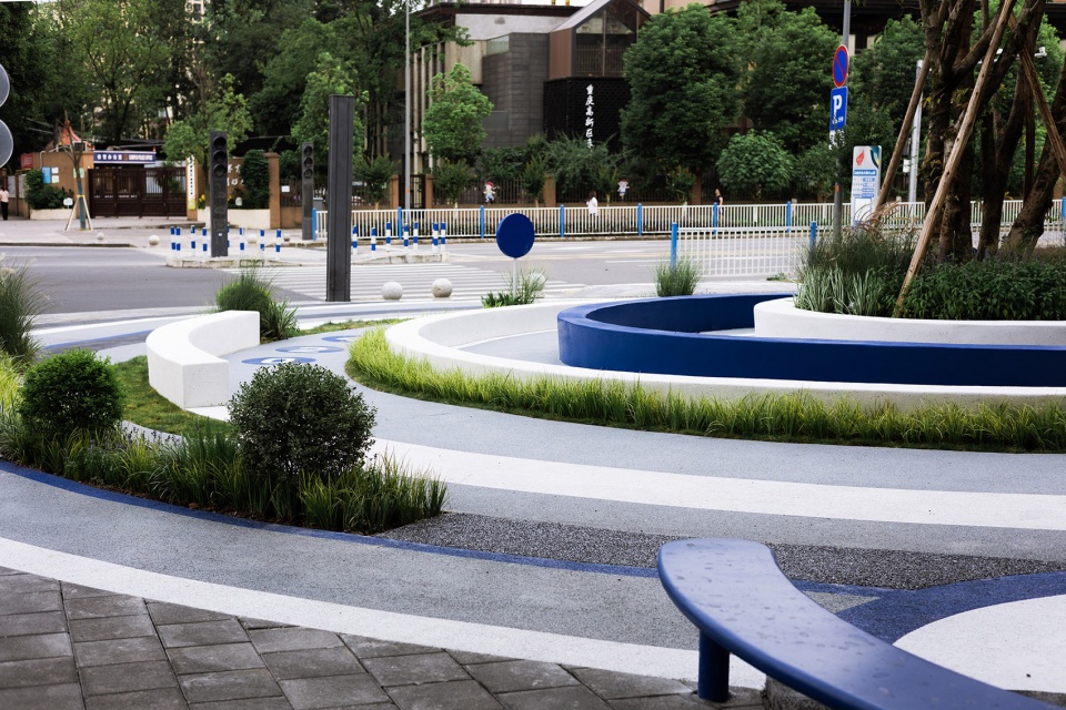 High Tech Quantum Pocket Park by 10Design