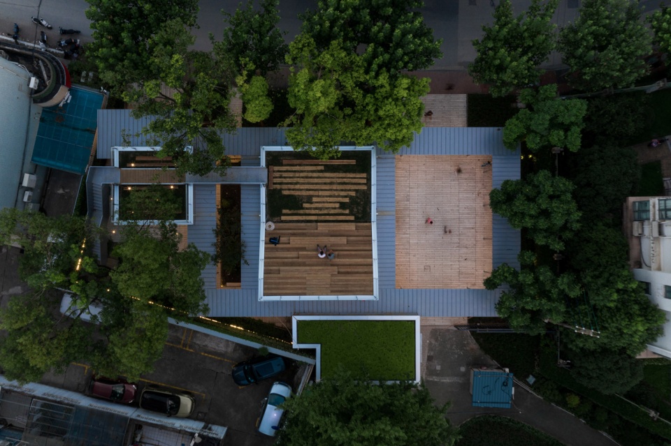 Service Station in Front of Putuo Park Suzhou Creek Atelier Z