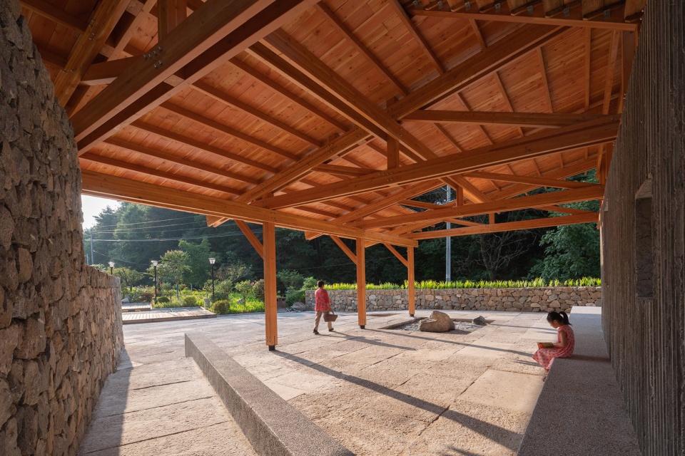 multifunctional service center of liuba mountain scenic area by shulin architectural design