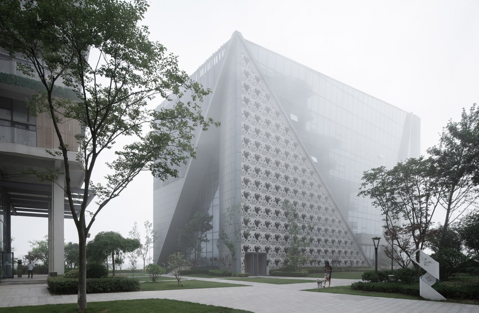 omc fashion center by atelier alter architects