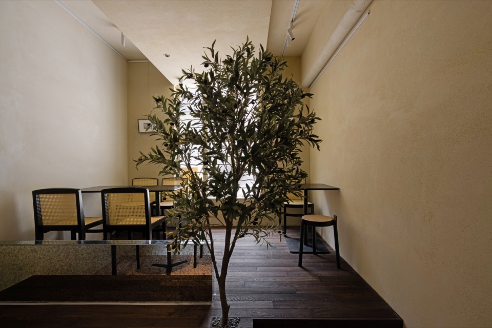 vis a vis by wooom studio