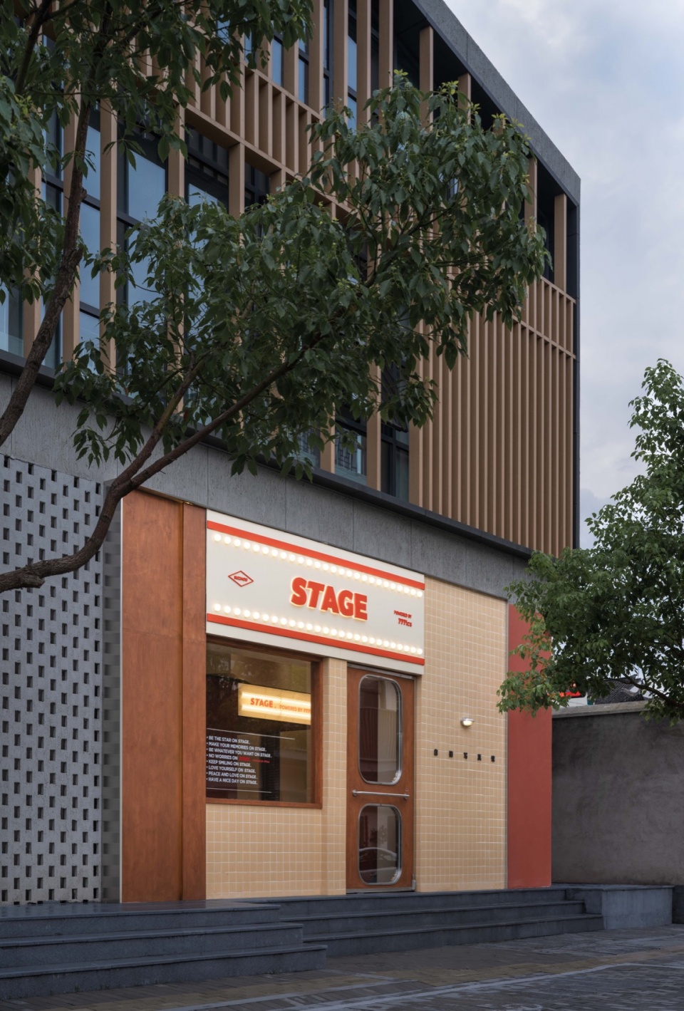 stage self service photo gallery