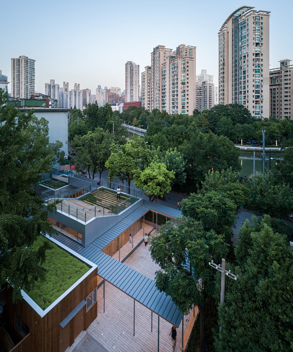 Service Station in Front of Putuo Park Suzhou Creek Atelier Z