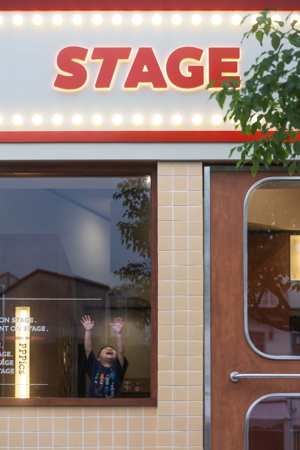 stage self service photo gallery