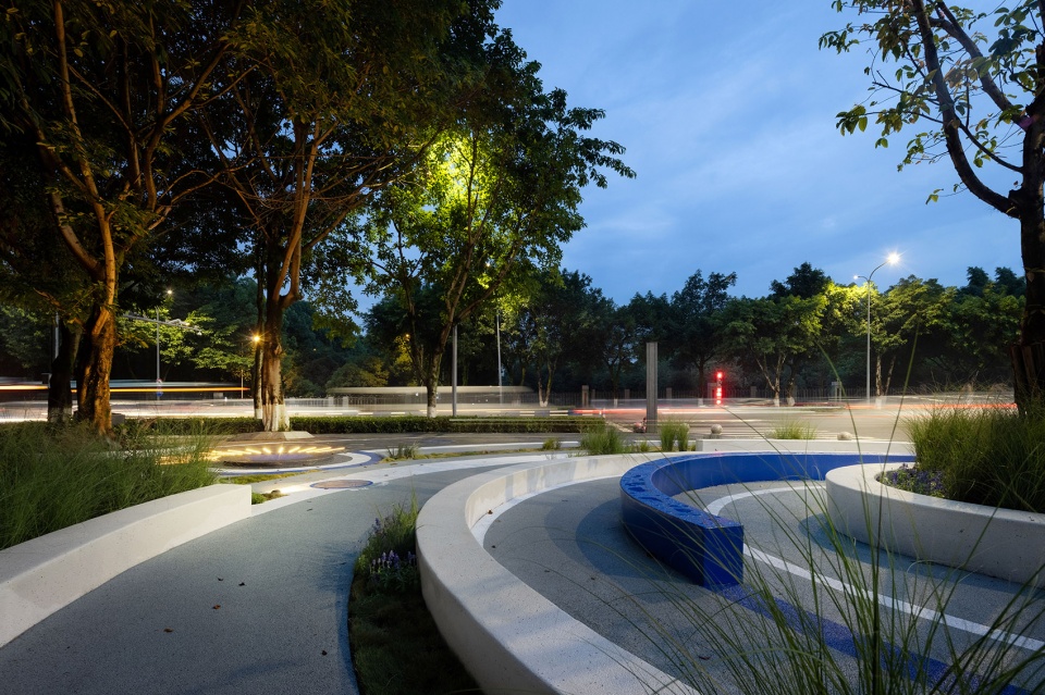 High Tech Quantum Pocket Park by 10Design