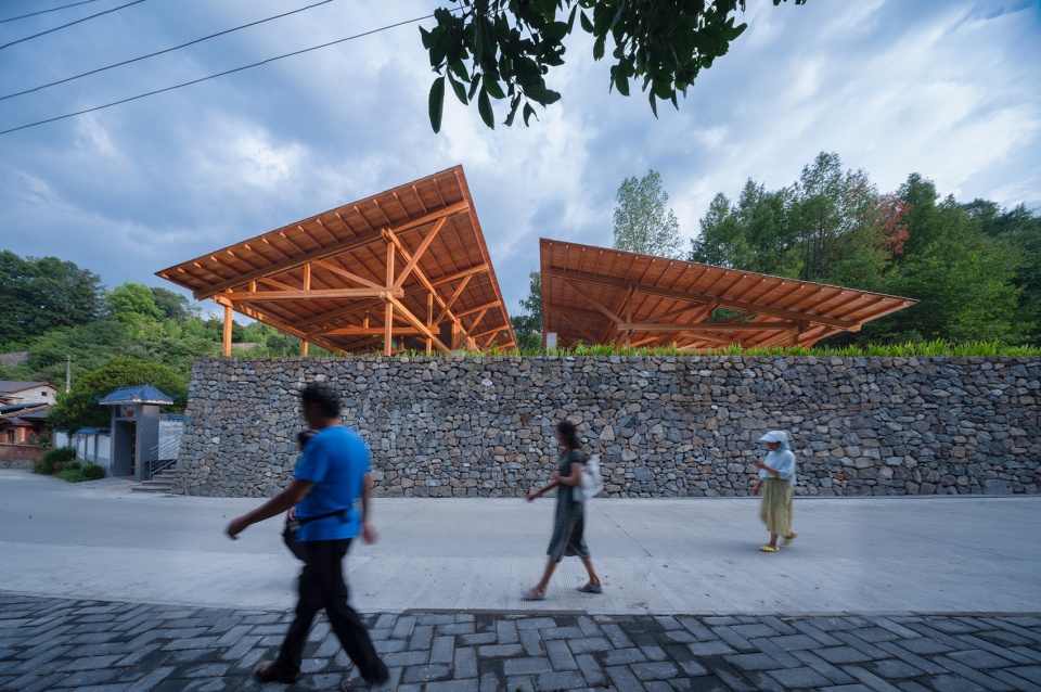 Multifunctional Service Center of Liuba Mountain Scenic Area by 