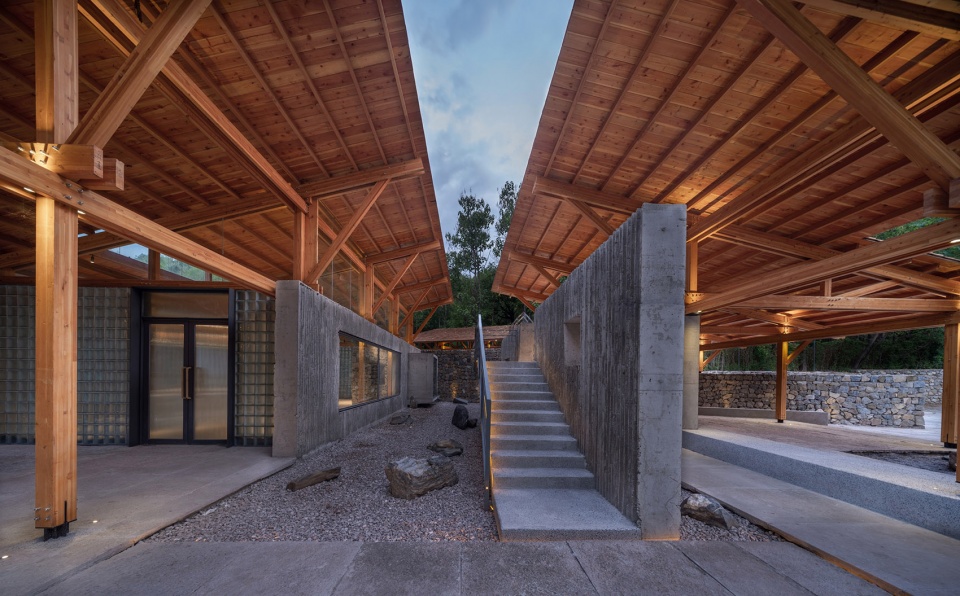 multifunctional service center of liuba mountain scenic area by shulin architectural design