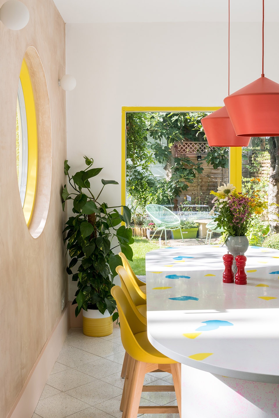 Graphic House by Office S M
