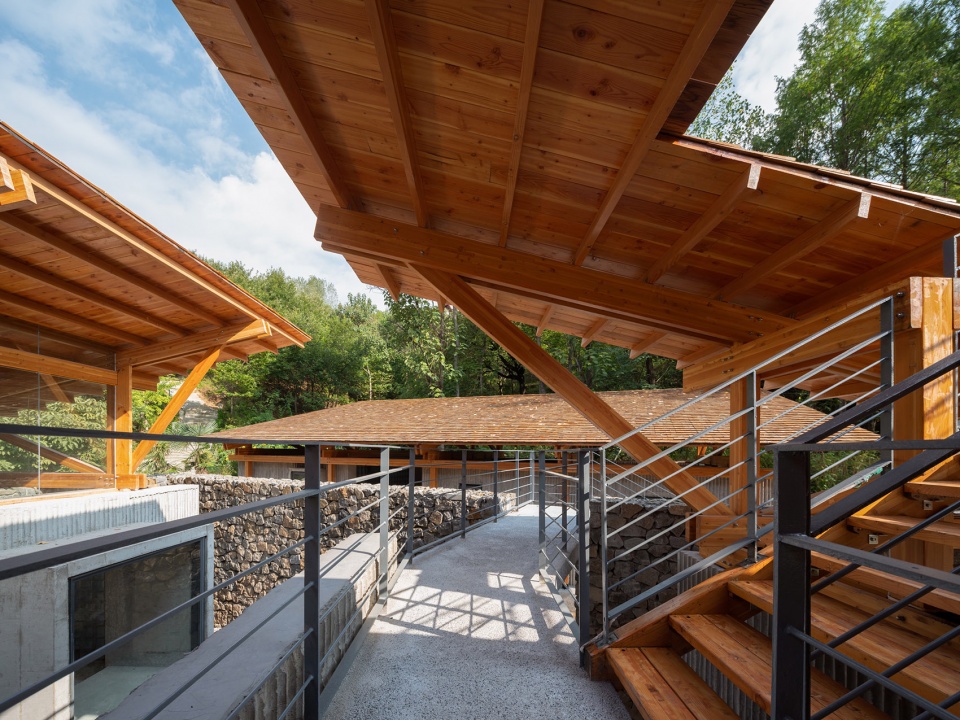 multifunctional service center of liuba mountain scenic area by shulin architectural design