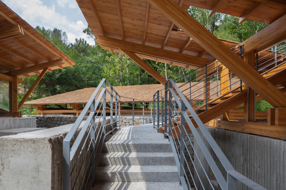 multifunctional service center of liuba mountain scenic area by shulin architectural design