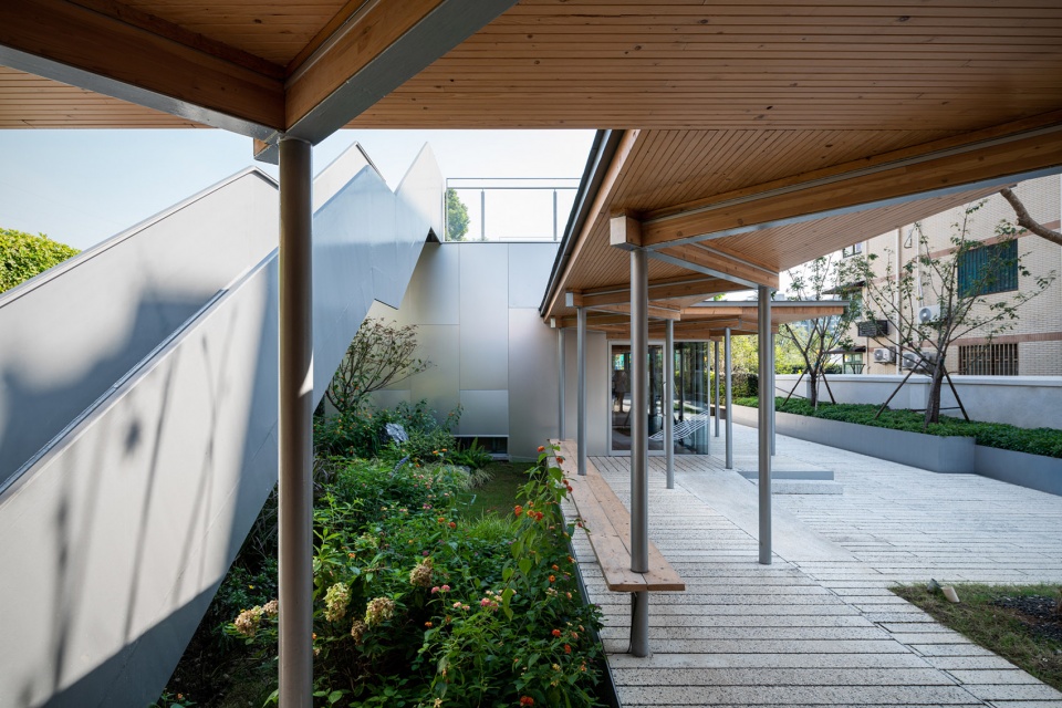 Service Station in Shunyi Road Pocket Park Suzhou Creek Shanghai by Atelier Z