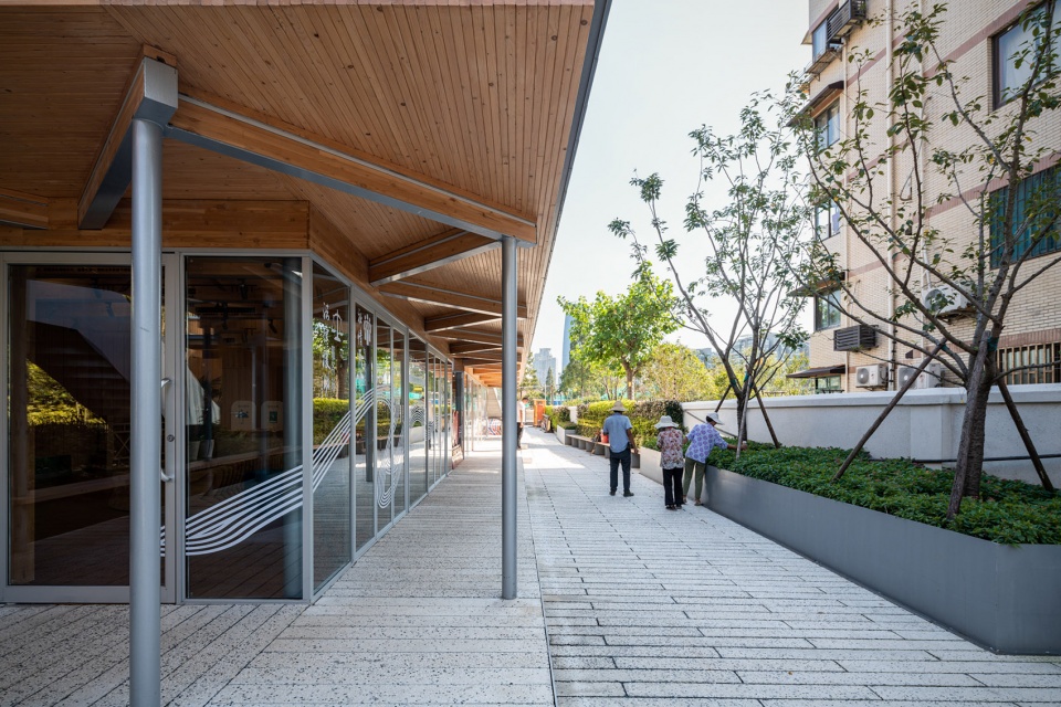 Service Station in Shunyi Road Pocket Park Suzhou Creek Shanghai by Atelier Z