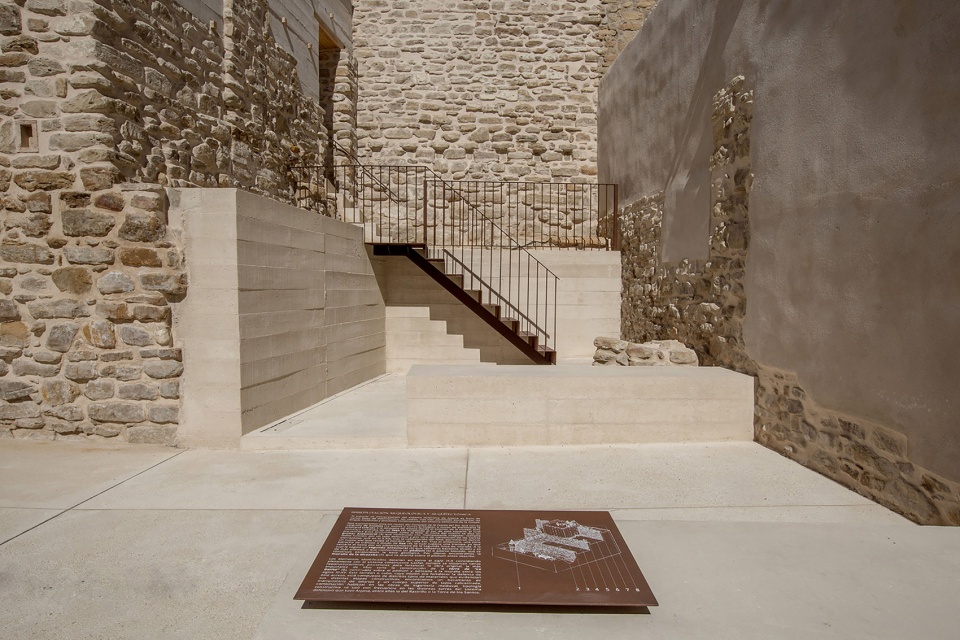 Interpretation Space of the Alazar Wall of Arjona Mensulae