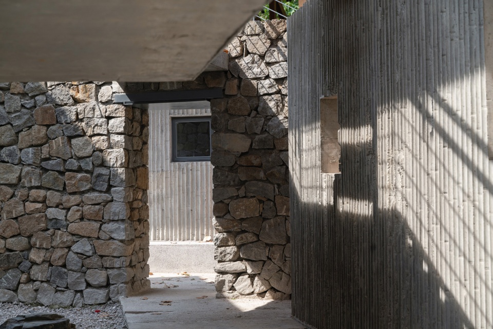 multifunctional service center of liuba mountain scenic area by shulin architectural design