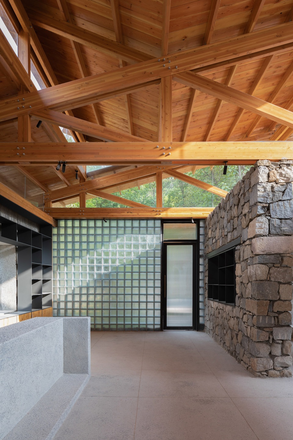 multifunctional service center of liuba mountain scenic area by shulin architectural design