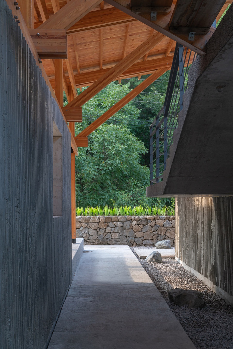 multifunctional service center of liuba mountain scenic area by shulin architectural design