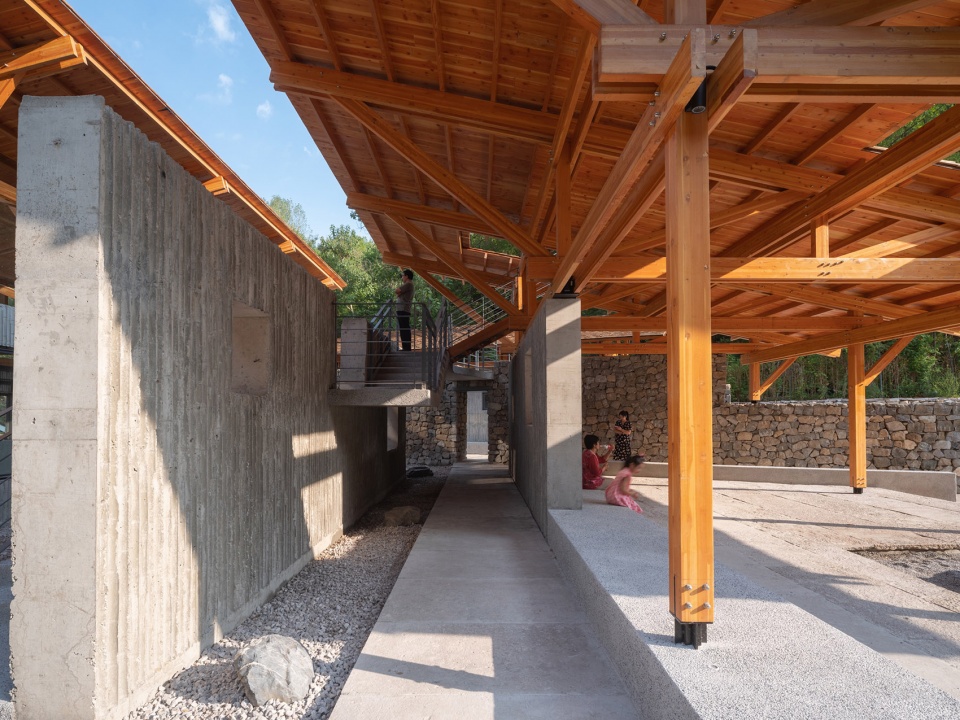 multifunctional service center of liuba mountain scenic area by shulin architectural design