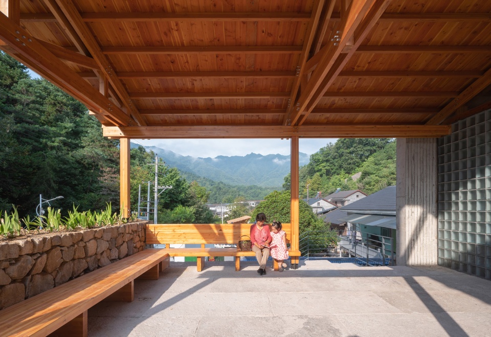 multifunctional service center of liuba mountain scenic area by shulin architectural design