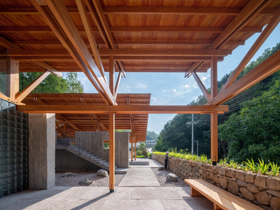 multifunctional service center of liuba mountain scenic area by shulin architectural design