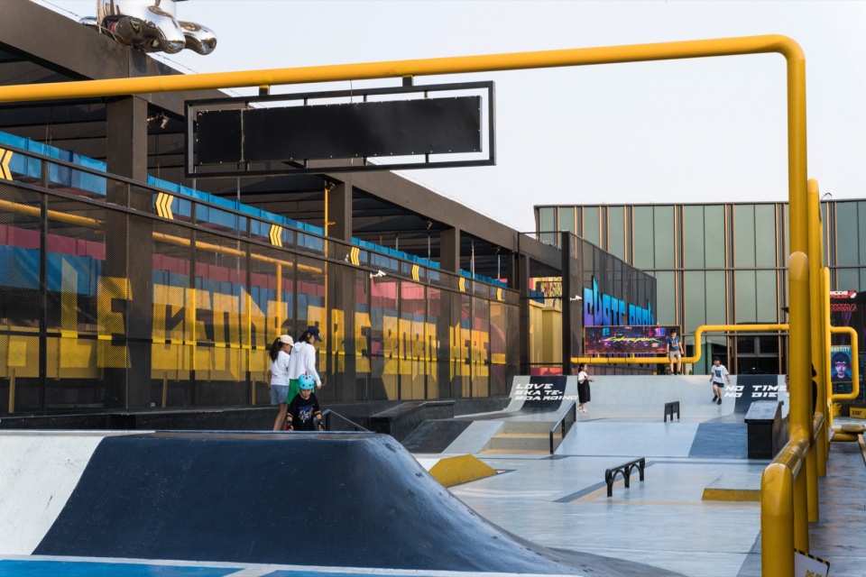 zhonghai unimall rooftop skatepark by daga architects