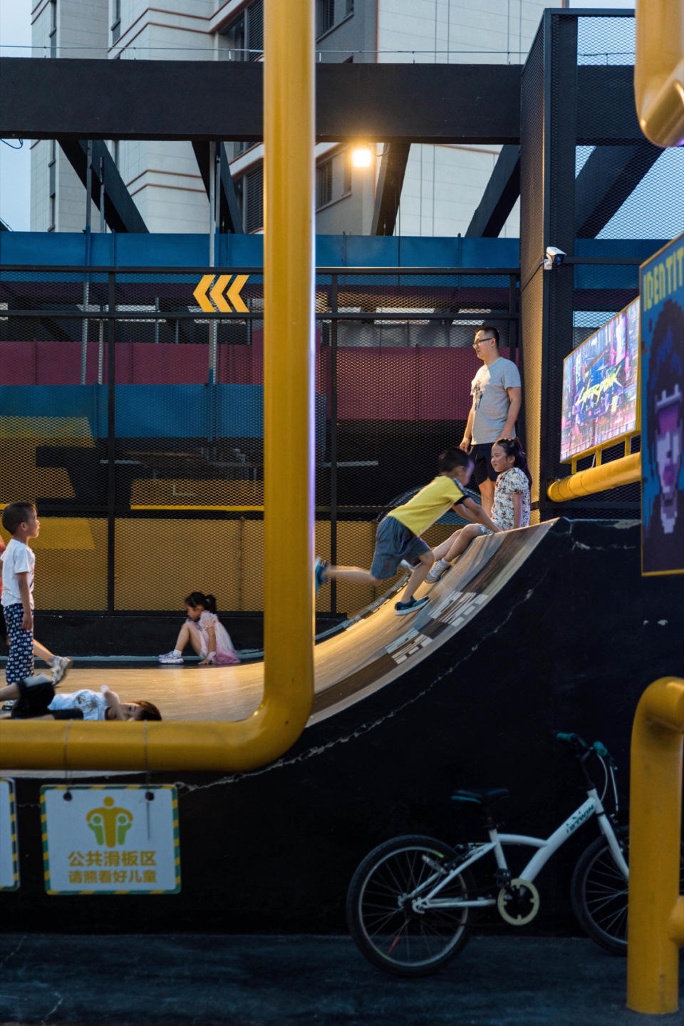 zhonghai unimall rooftop skatepark by daga architects