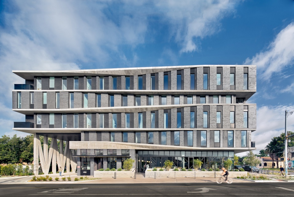 arrive austin hotel by baldridge architects