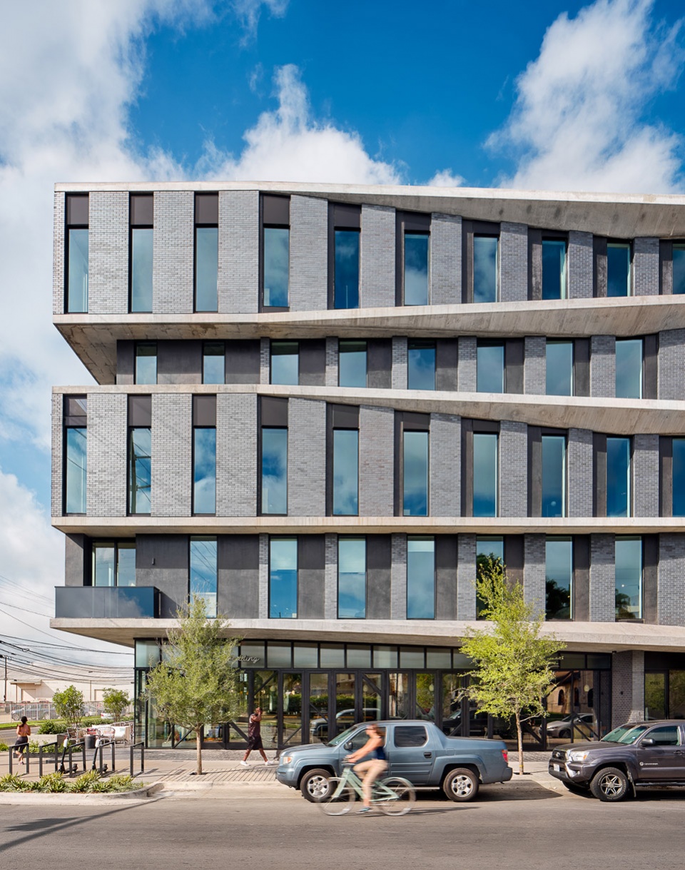arrive austin hotel by baldridge architects