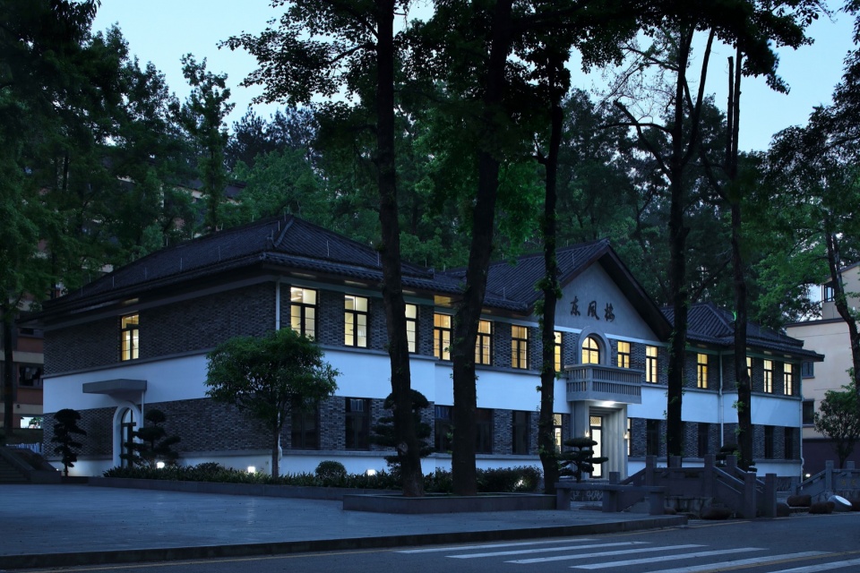 修缮后的东风楼夜景 ©阿奇