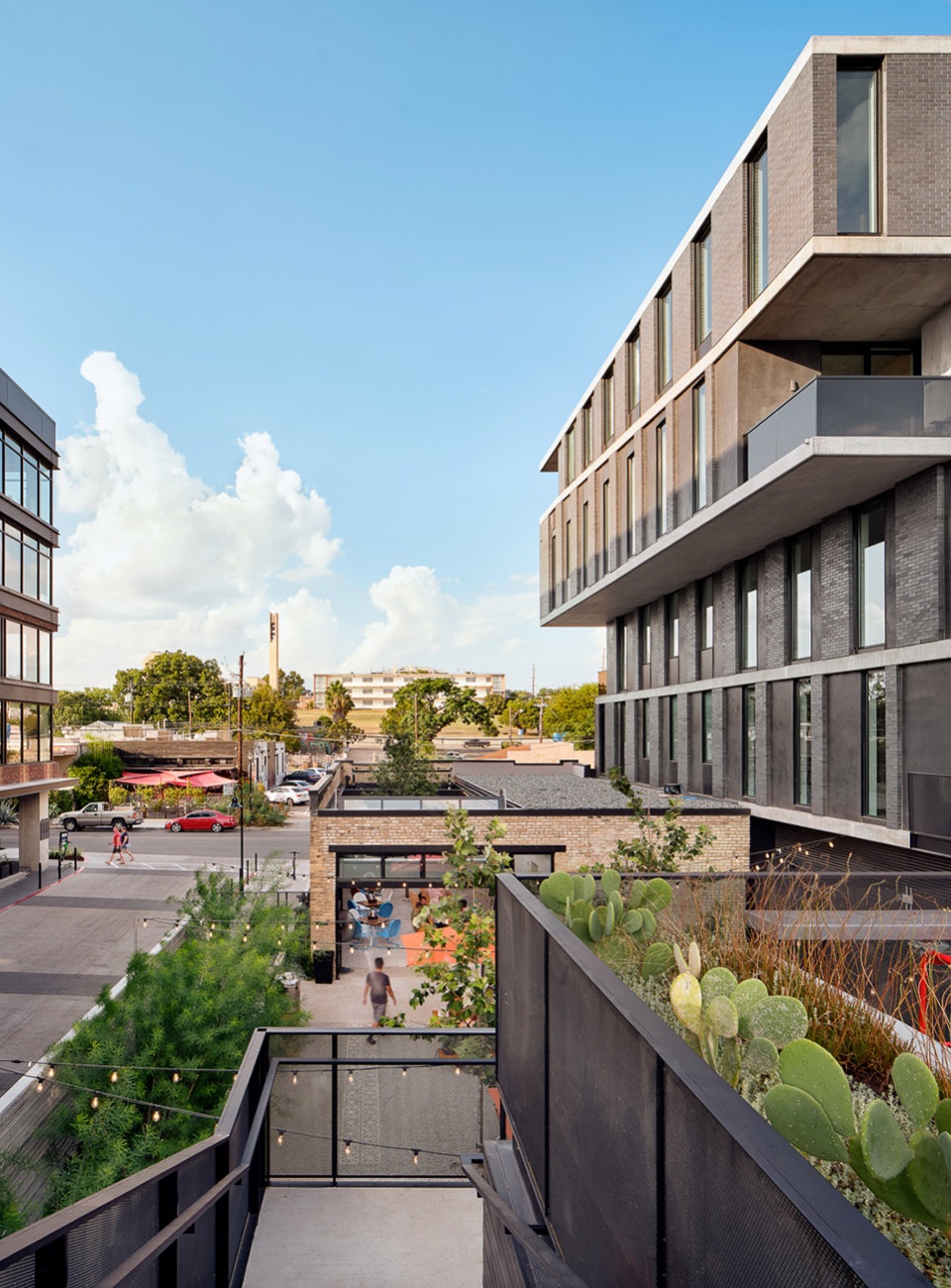 arrive austin hotel by baldridge architects