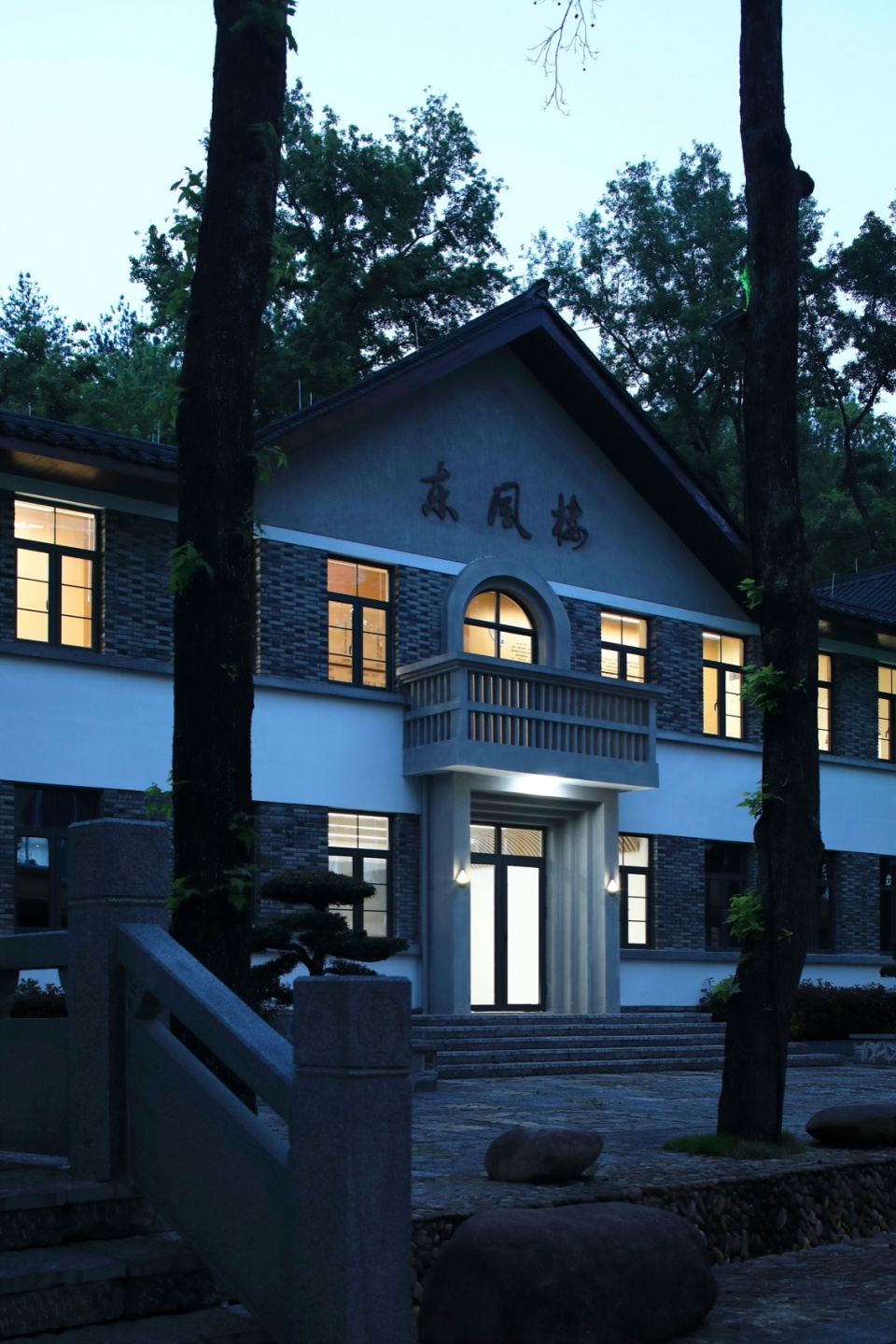 修缮后的东风楼夜景 ©阿奇
