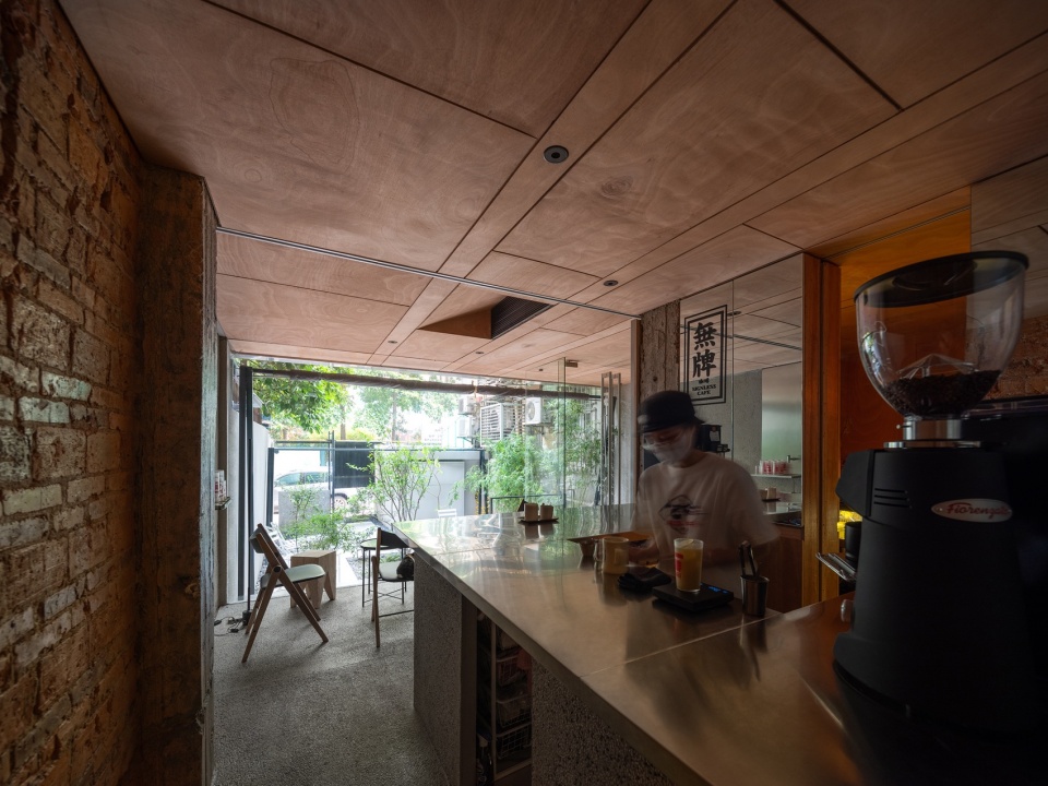 从咖啡吧台看花园 摄影@张超 chun by atelier waterside