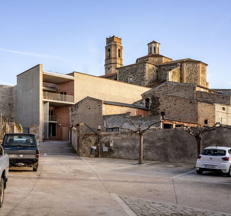 CLOS PACHEM WINERY by HARQUITECTES