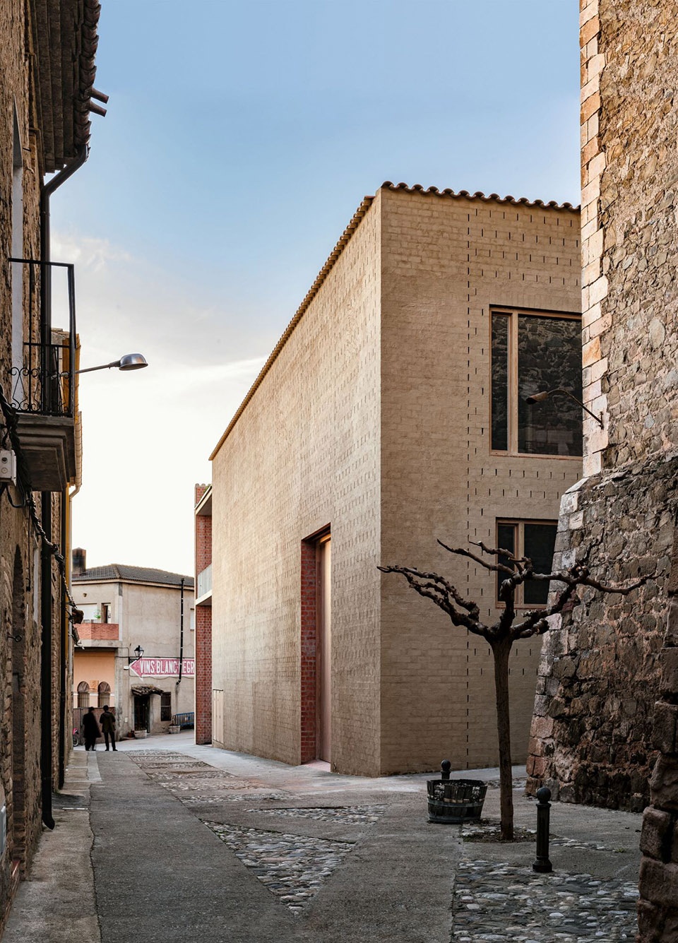 CLOS PACHEM WINERY by HARQUITECTES