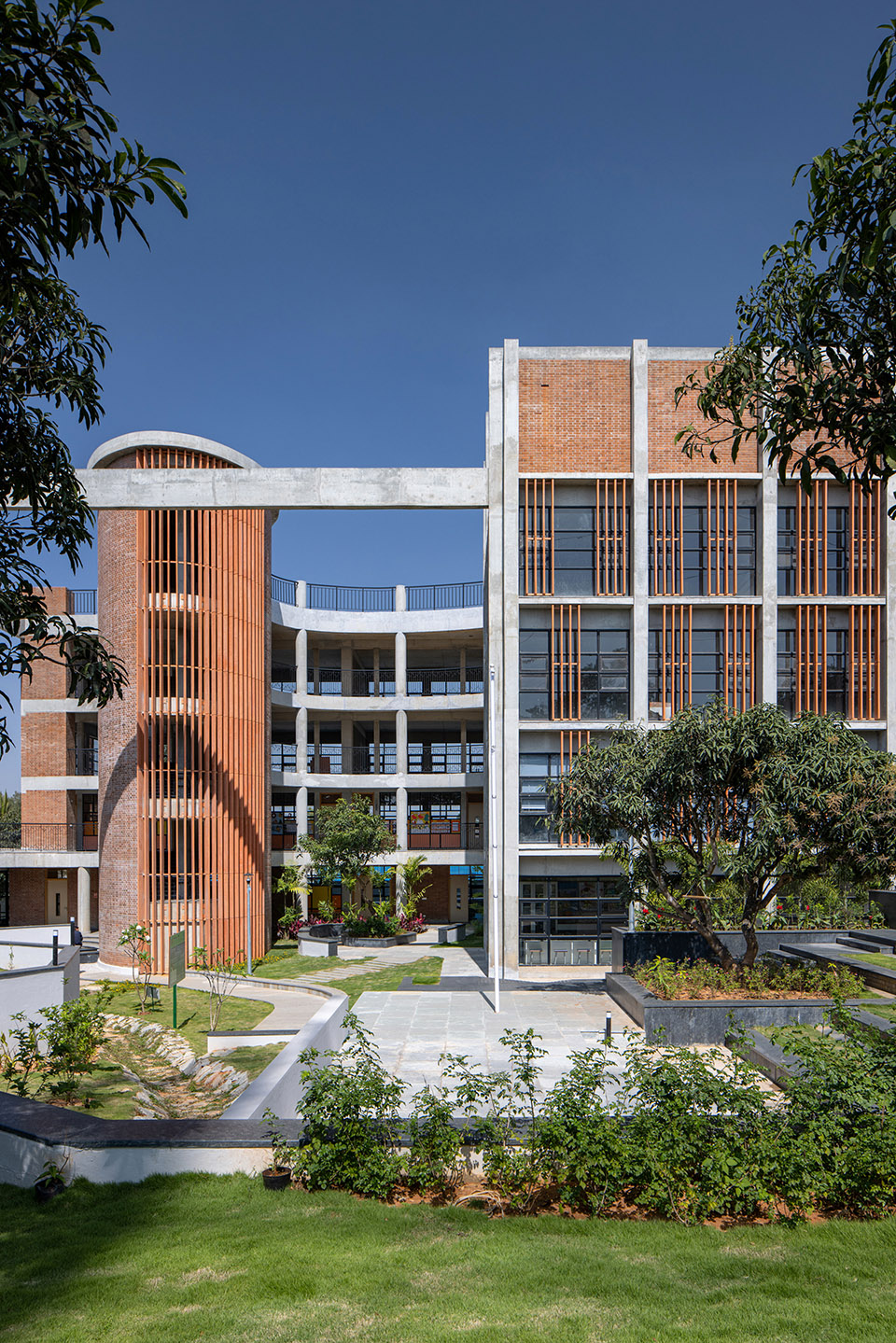 Euro School, Bannerghatta Bengaluru by Vijay Gupta Architects 谷德设计网