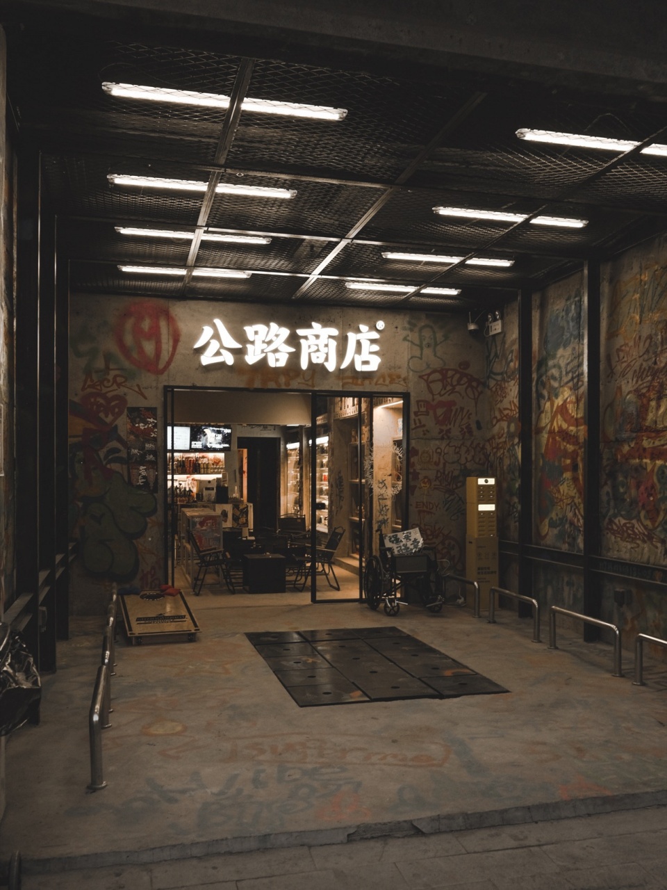 on the road storeby reborn design