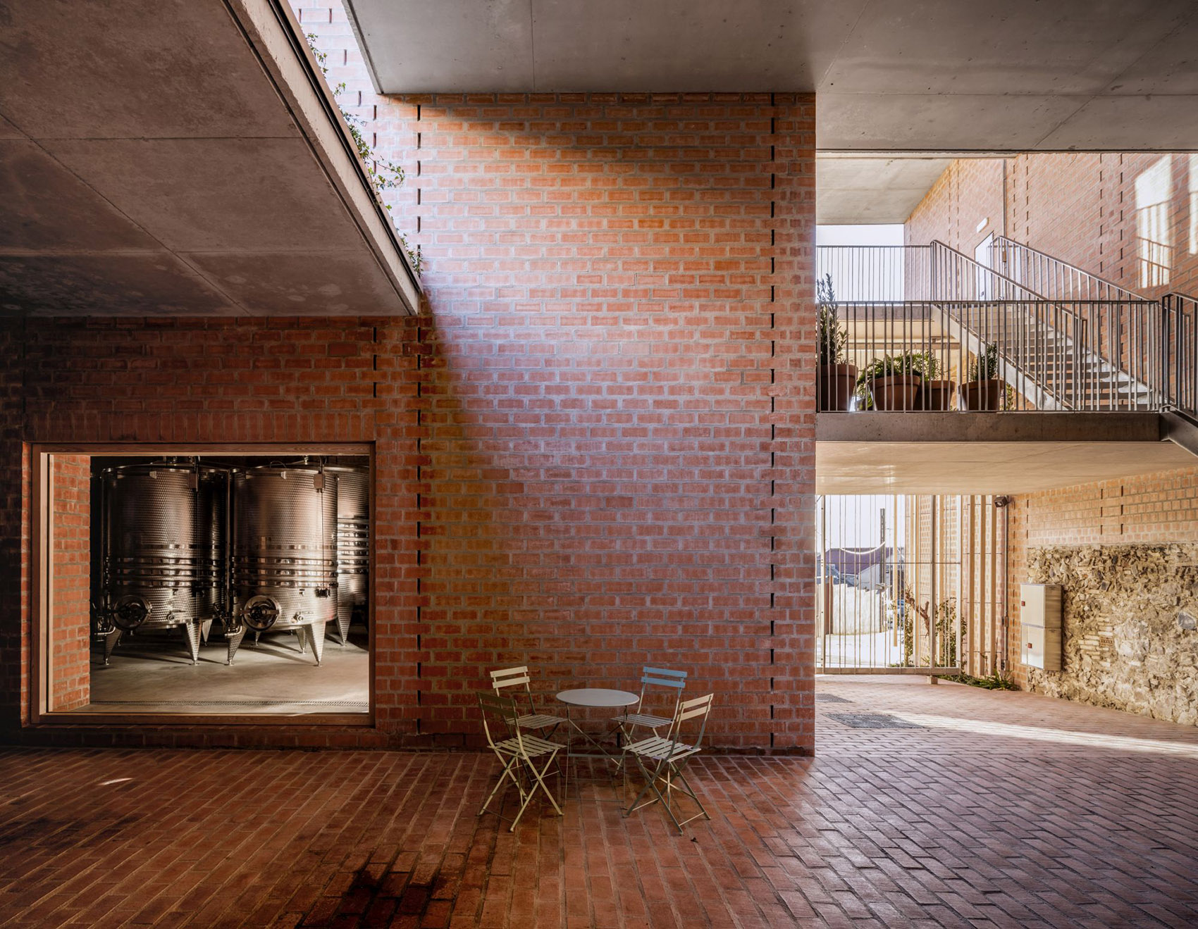 CLOS PACHEM WINERY by HARQUITECTES