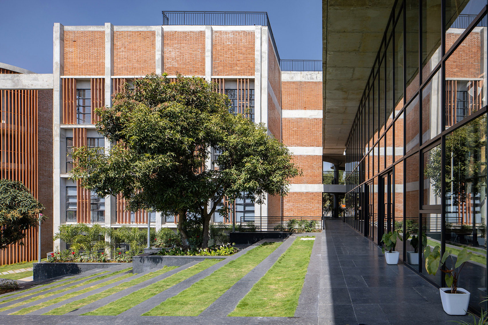 Euro School, Bannerghatta Bengaluru by Vijay Gupta Architects 谷德设计网