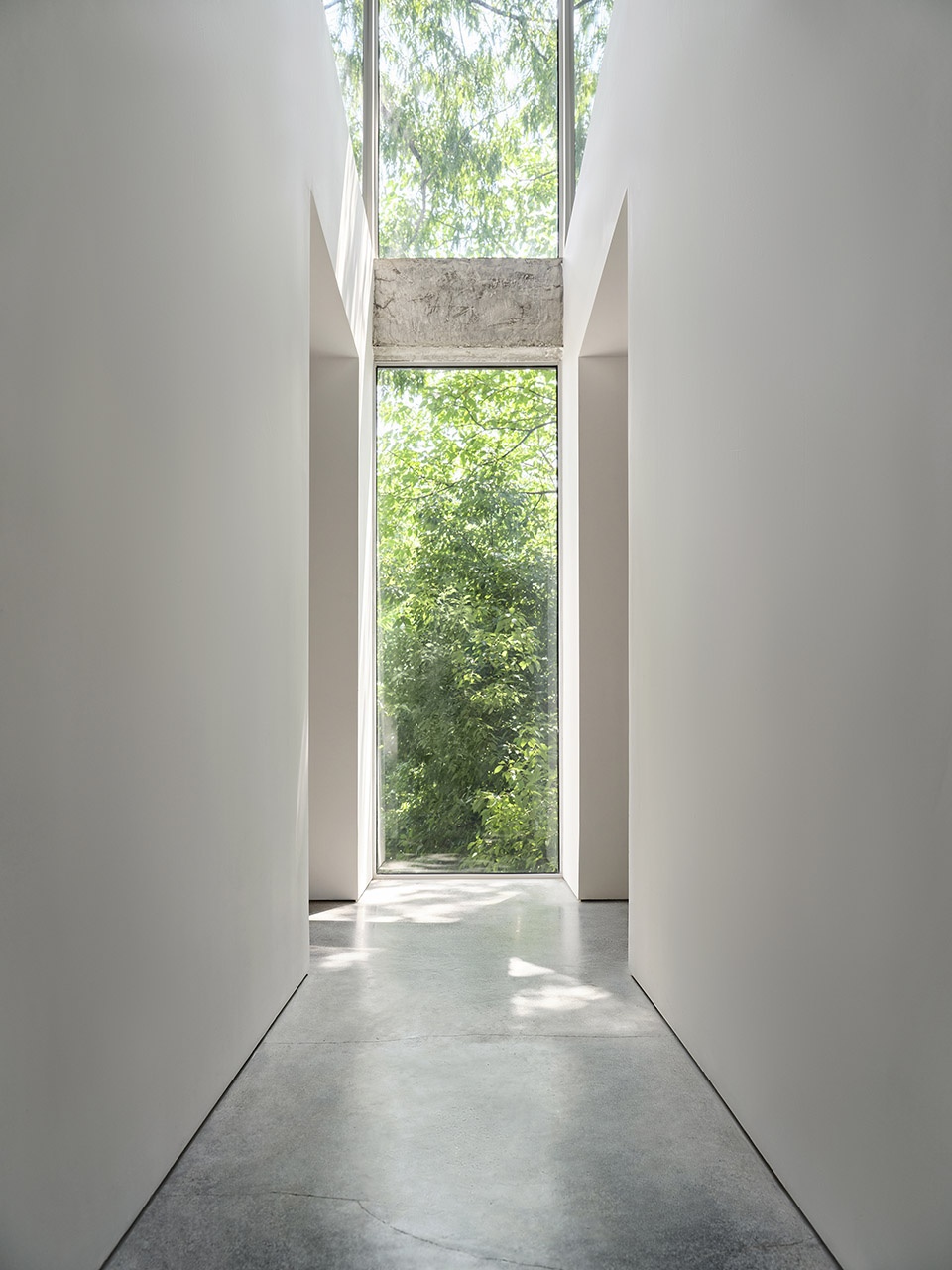 Outsider Store China by Studio Glume
