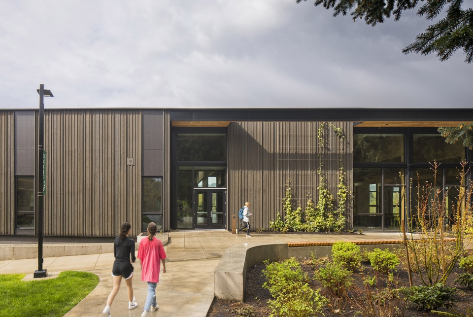 oregon episcopal school athletic center by hacker