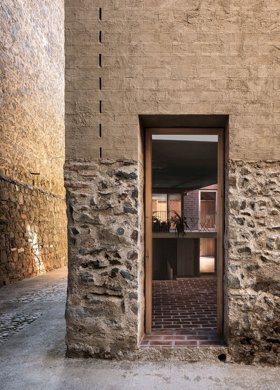 CLOS PACHEM WINERY by HARQUITECTES