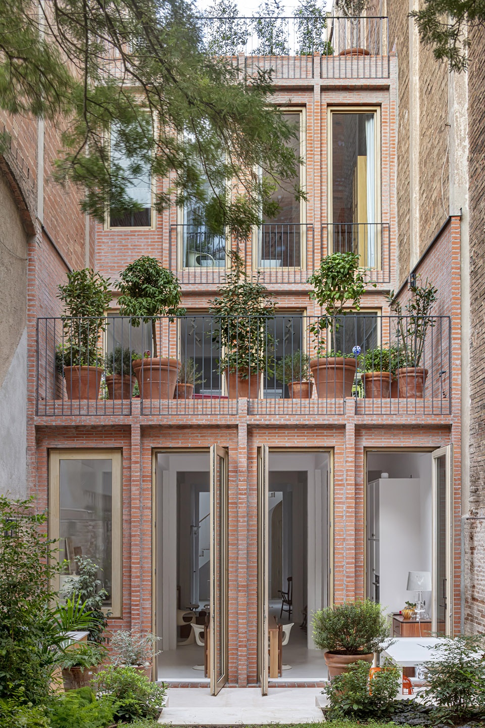 HOUSE 1616 by HARQUITECTES