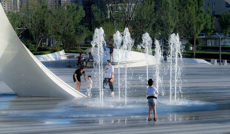 Wind Plaza潍坊风之广场 HID翰地景观
