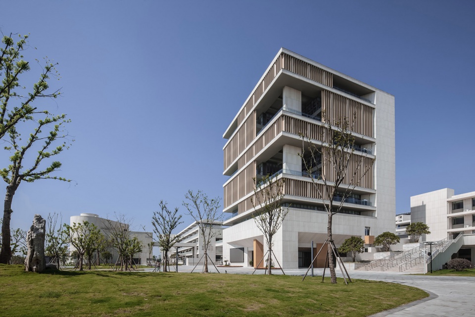 new campus of jiangsu jingjiang senior high school by rong zhaohui studio zradi