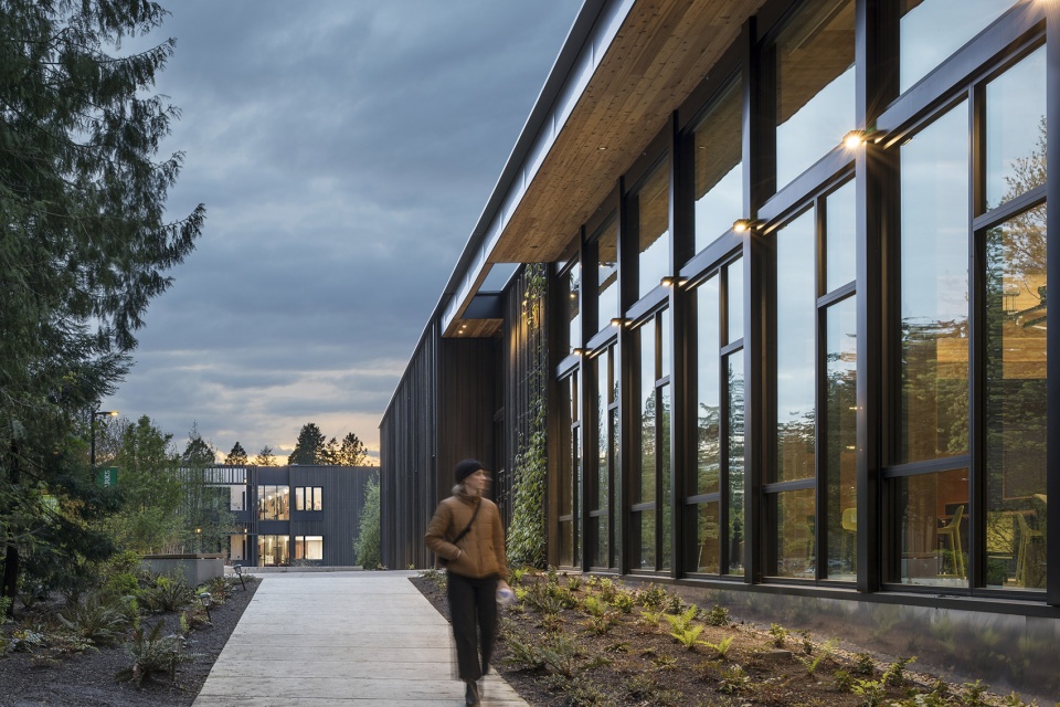 oregon episcopal school athletic center by hacker