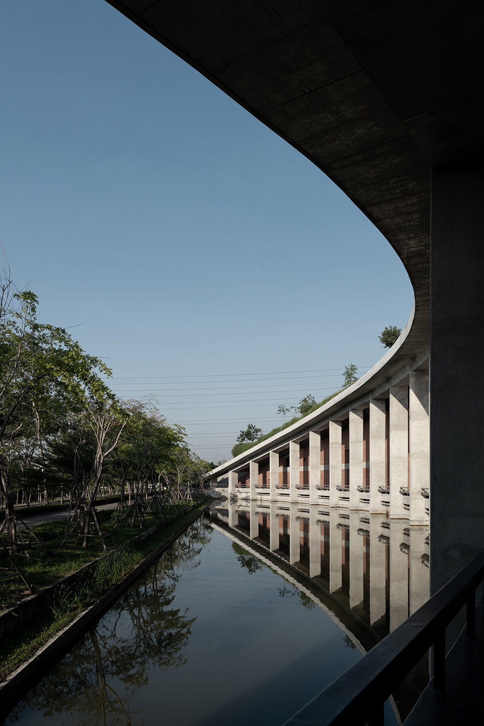 Puey Ungpahakorn Centenary Hall by Arsomsilp Landprocess