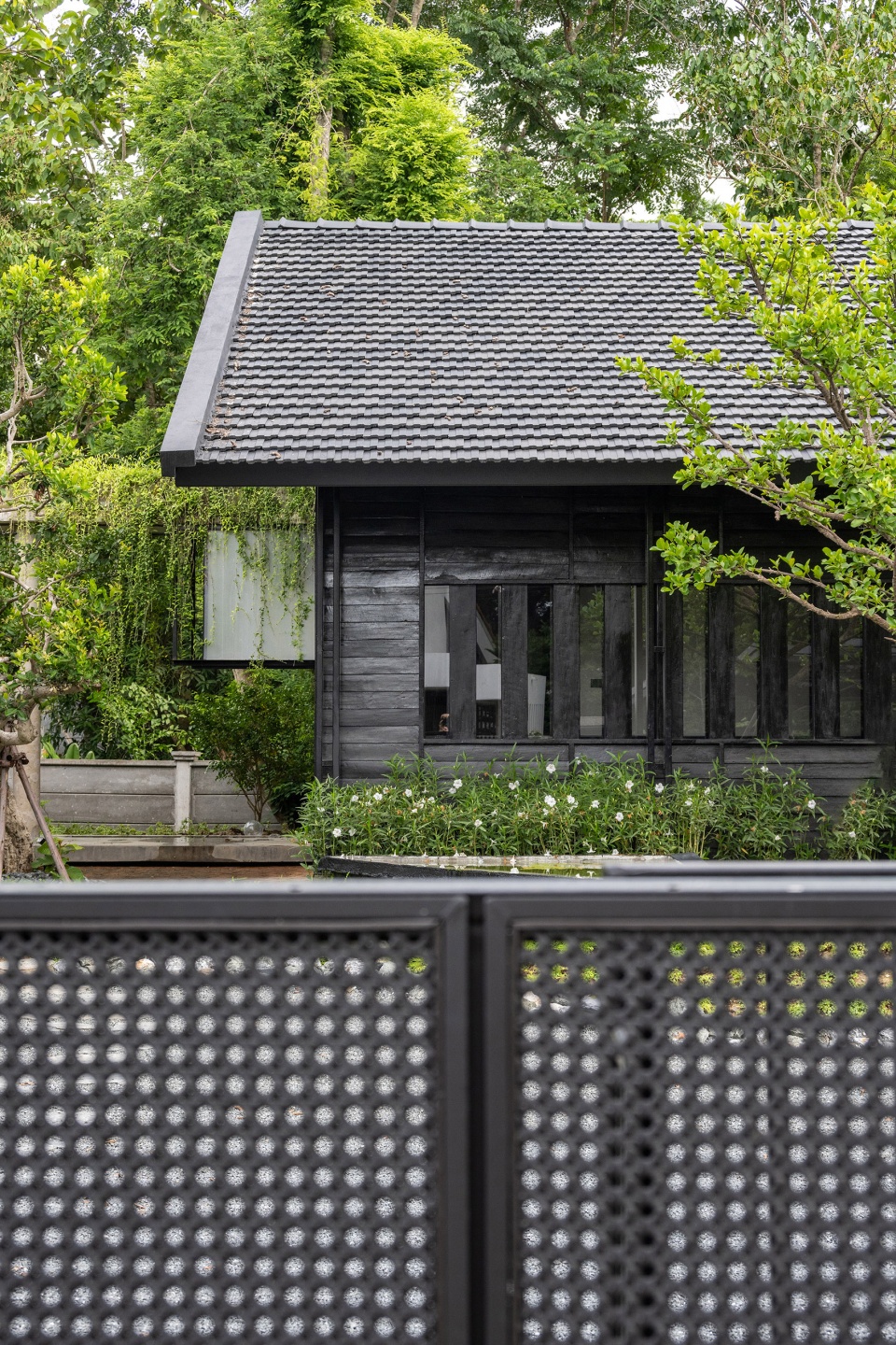 baan dam by housescape design lab