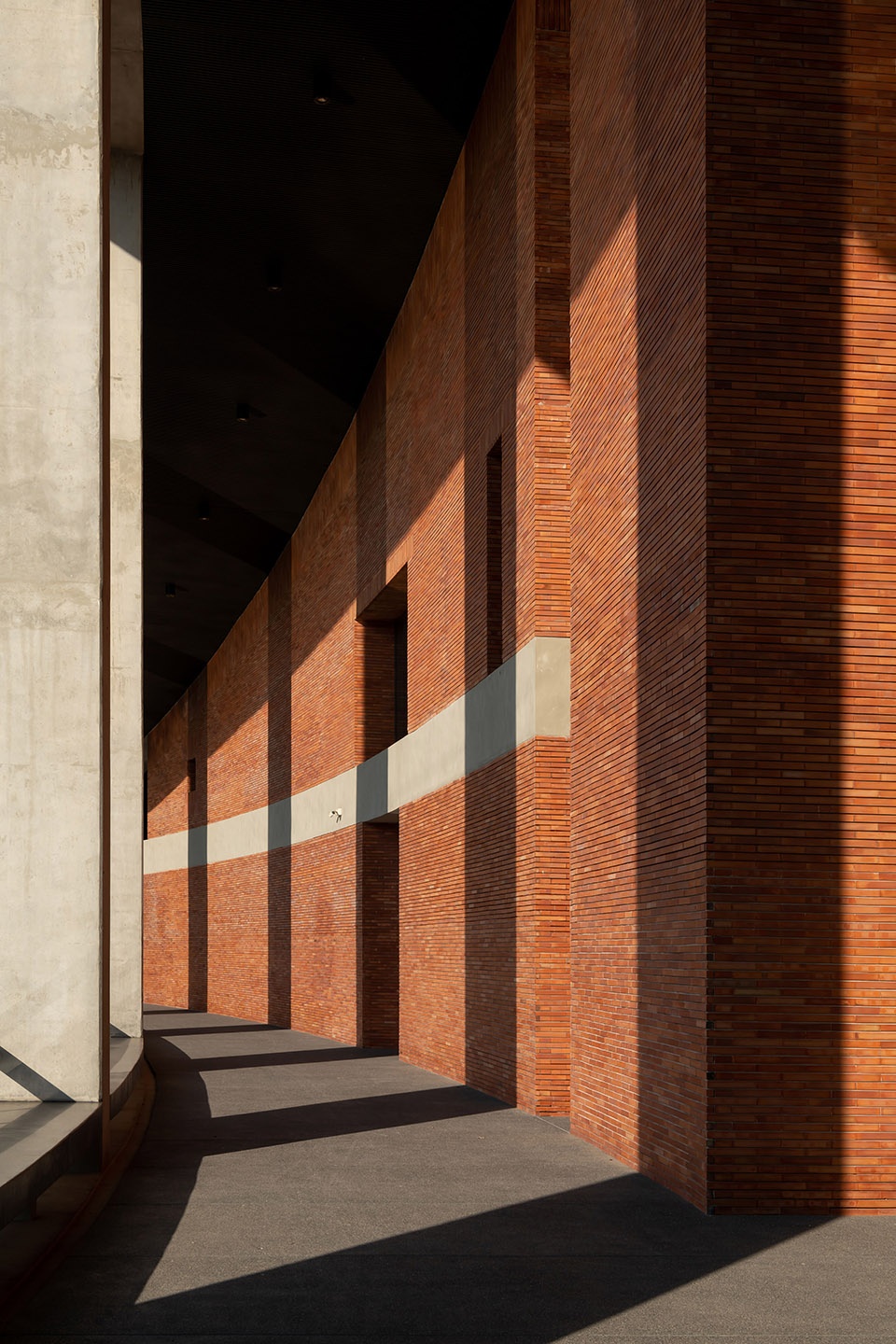 Puey Ungpahakorn Centenary Hall by Arsomsilp Landprocess