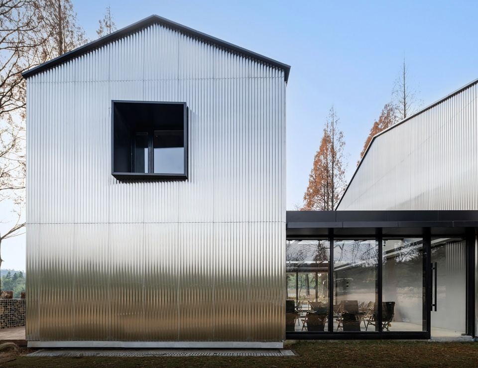 Renovation of Belight Camp Service Center by Local Architecture Design Office The Design Institute of Landscape and Architecture China Ac...