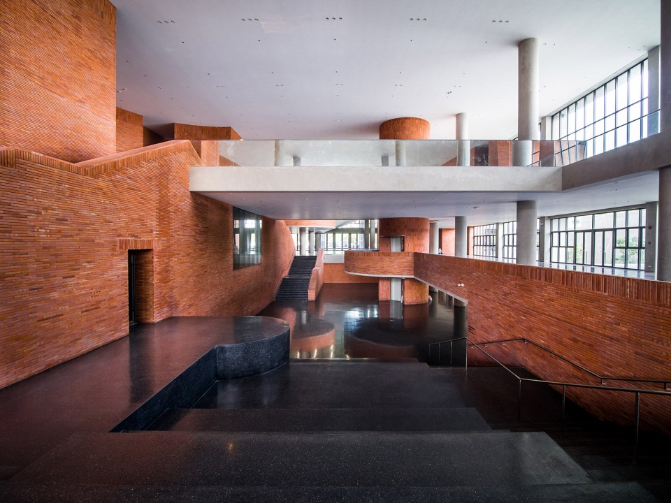 Puey Ungpahakorn Centenary Hall by Arsomsilp Landprocess